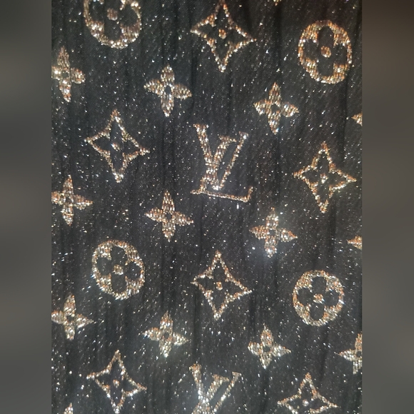 Louis Vuitton Monogram So Glitter Stole Scarf/Shawl - Picture 15 of 15